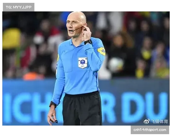 争议再起:法甲裁判尺度不一是争冠混乱的根源吗? 争议再起:法甲裁判尺度不一是争冠混乱的根源吗?